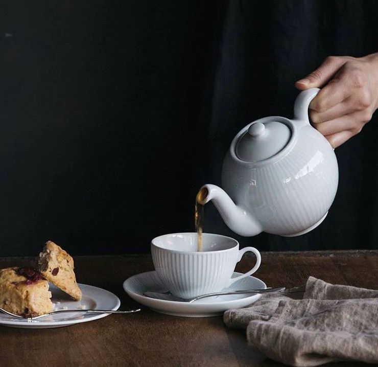 Фарфоровые чайники: изящество и традиции в каждом глотке