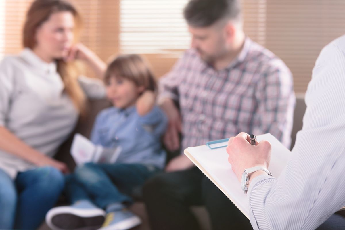 Коли варто звернутися до сімейного психолога: важливі кроки до гармонії в сім’ї