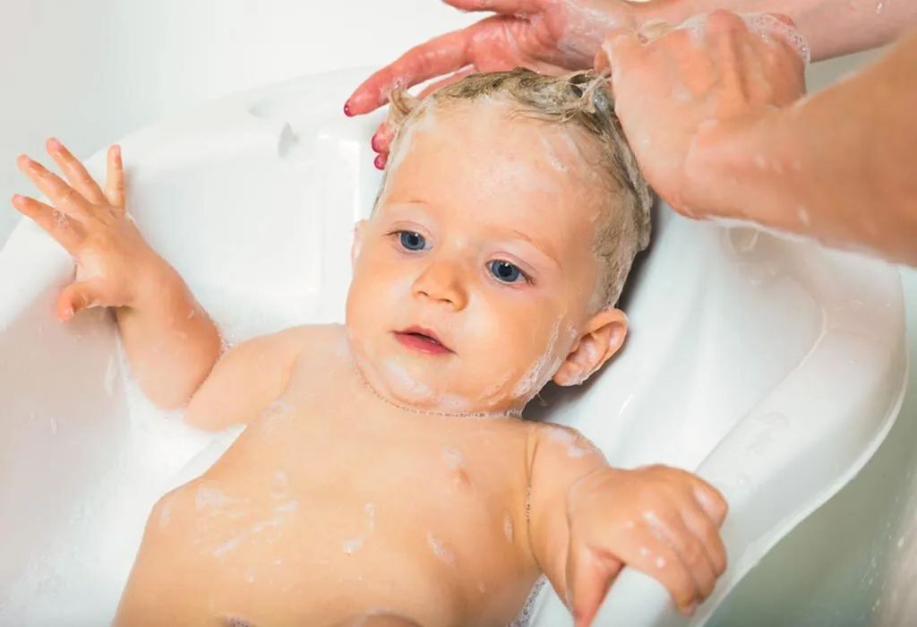 Як часто мити голову немовляті шампунем