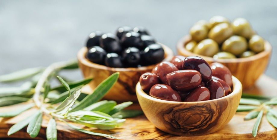 В чому різниця між оливками і маслинами
