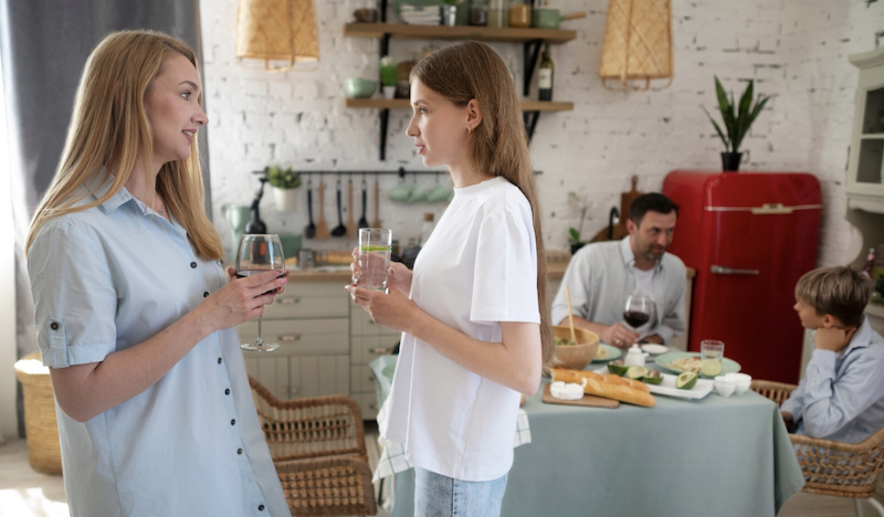 Що означає бути в гостях у чужому домі уві сні