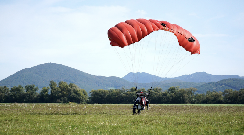 Що означає, якщо сниться парашут або парашутист