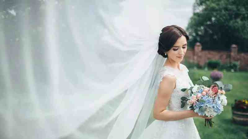 Приміряти весільну сукню уві сні