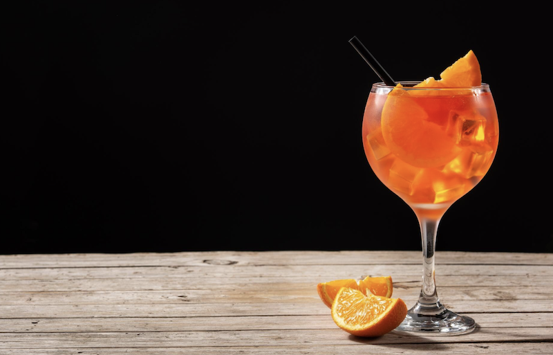 Як приготувати коктейль “Апероль Шприц”: класичний рецепт українською мовою